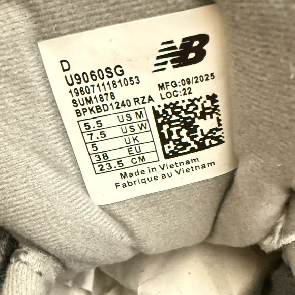 New Balance 9060 Running Shoes Sneakers Womens Size (7.5) - Mens (5.5) - Picture 8 of 8